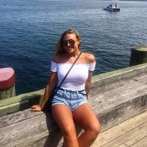 Meet your Posher, Brooke